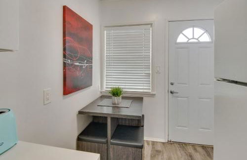 Van Nuys Abode with Patio, 7 Mi to Universal Studios - Foto 11