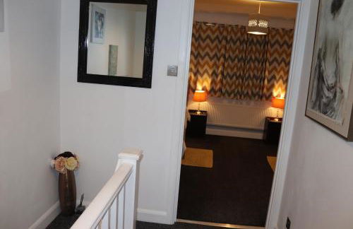 Dove's Place in historic Rochester with Parking - Photo 10