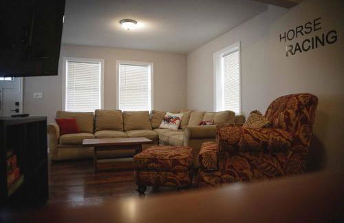 1939 Four Bed Rustic Escape by Casino - Foto 49