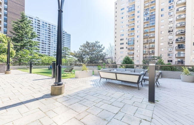 Elegant 2BR Apartment Minutes From DC - Photo 75