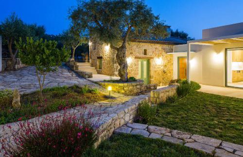 Nature Retreat Green Oasis Villa with Private Pool & Rooftop Hot Tub - Foto 45