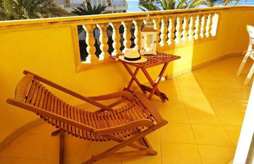 Estupendo apartamento en primera línea de playa y con vistas al mar - Foto 5