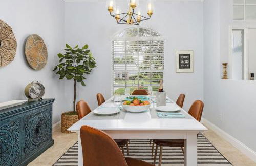 Villa Tropicana Luxury pool home. Gated community - Photo 4