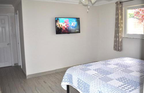 Bike to the beach, walk to restaurants, heated pool, secluded - Foto 6