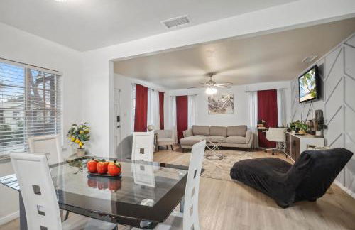 Cozy single story 2 bdrm family home near the BLVD - Foto 12