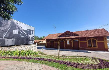 Piscina, jardim, área gourmet e vista arborizada - Foto 57
