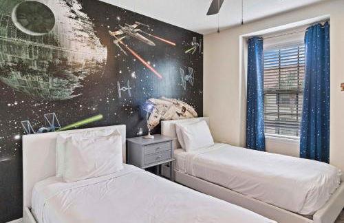 Townhome with Private Pool, BBQ & FREE Waterpark - Photo 6