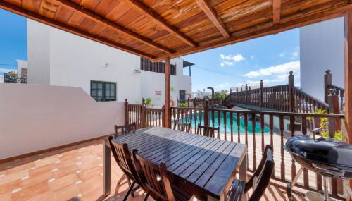Casa Hibiscus - Shared Pool and BBQ - Close to Seafront Promenade By Lanzarote Vacation Homes - Foto 3