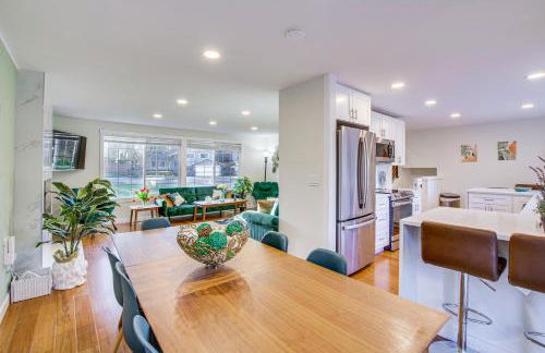 Modern Kirkland Home with Sauna and Outdoor Fireplace - Foto 6