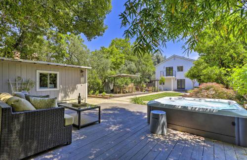 Luxe Wine Country Getaway with Vineyard Views - Foto 1