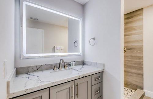 Dog friendly condo with beach access, hot tub, firepit - Foto 72