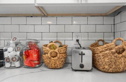 Boho 5BR Modern Villa w Hot Tub, Grill, Patio and Backyard - Foto 24