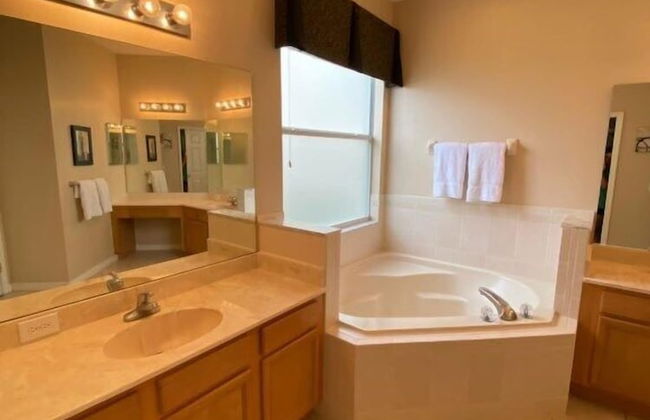 Family Home at Tower Lake - Foto 14