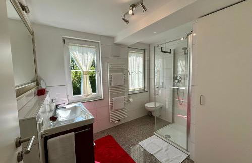 Ruhige Ferienwohnung mit Balkon und Blick in die Natur - Foto 9