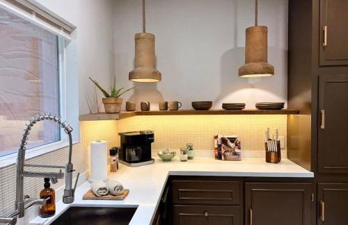 poolside villa with hot tub near Rodeo and World Cup - Foto 24