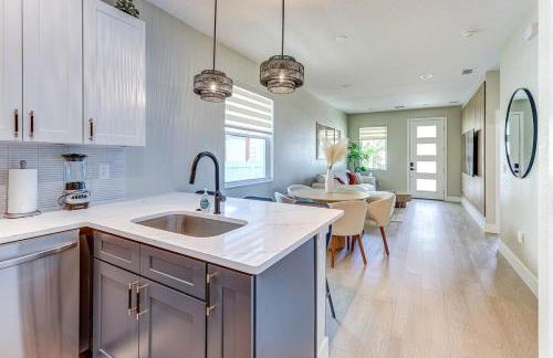 Chic & Spacious 4 Bedroom 3 Full Bathrooms Retreat in West Tampa and Pvt Backyard - Foto 32