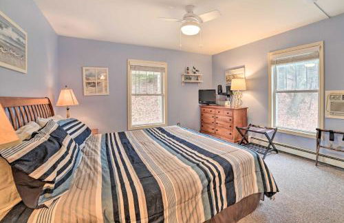 Portage Lake Condo with Deck and Pool Access! - Foto 10