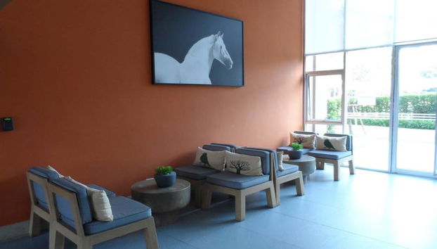 Coin salon dans le hall