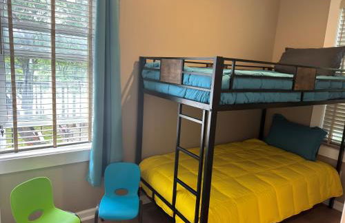 NEW! Urban Oasis, Chic 3-BR 2-BA Corner Unit, Steps Away from NYC! - Foto 13