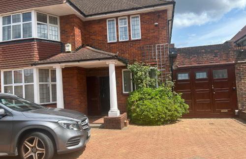 JAN'S HAVEN Wembley Park - lovely 1 bedroom flat, sleeps 4, free parking, 10 minutes from Wembley stadium and Wembley Park station - Foto 2