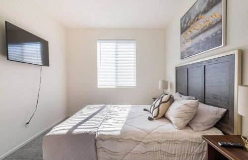 Spacious Modern Home in Sierra Lakes Fontana - Photo 18