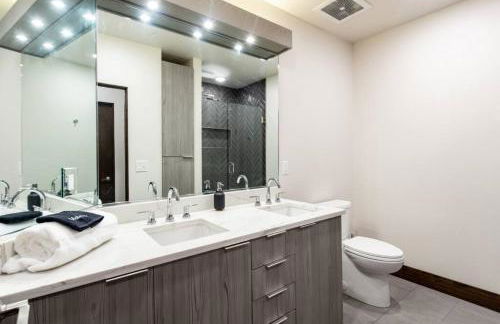 Walkable Downtown Loft with King Bed & Self Check in - Foto 6