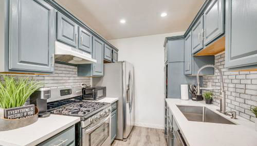 Los Angeles Townhome Off-Street Parking and Balcony - Foto 3