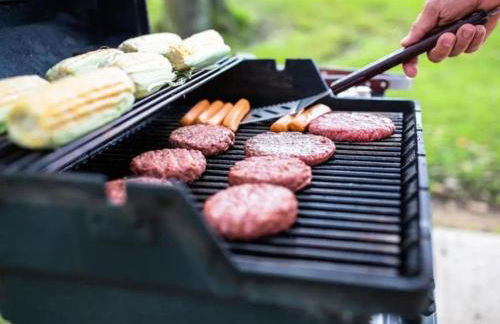 Enjoy mini golf, arcade games, and pools with Family in 2BD Orlando condo - Foto 42