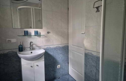 Luksusówka Gajowego nad jeziorem - Photo 32