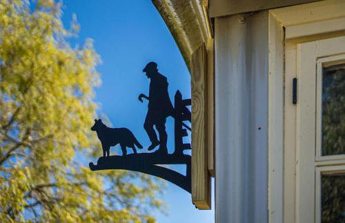 The Hideaway Hut - 1 Bed Shepherds Hut - Hereford - Photo 53