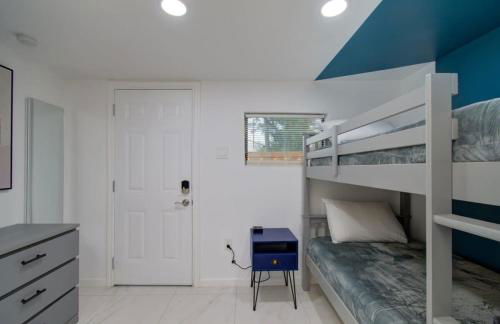 Heart of Houston - 8-BD 4-BA with Yard - Photo 11