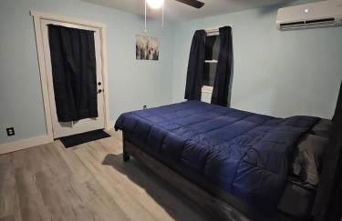 King Bed Outdoor Fireplace Seconds From Highway - Foto 6