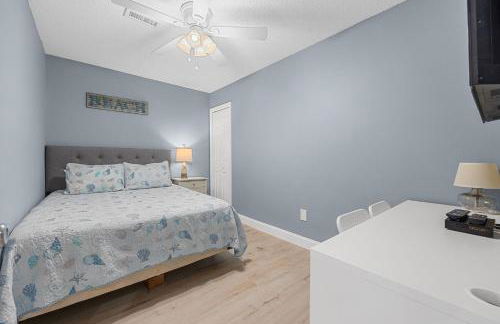 Newly Renovated Condo with Beach access steps away - Foto 10