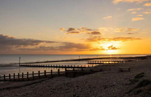 Luxury Beachfront Retreat for 14 with Hot Tub - Photo 65
