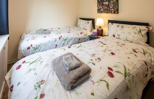 Comfy Chippenham Double Ensuite Home with Large Garden with Parking x 4 - Foto 36