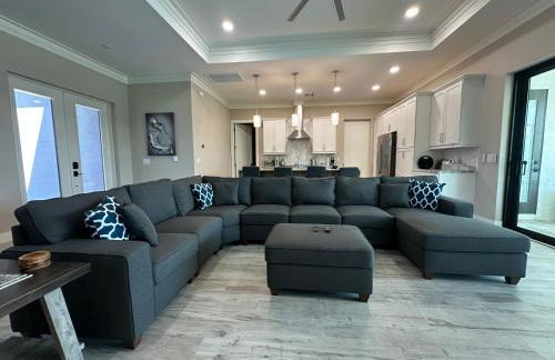 Brand New Luxury 4 bedroom heated pool home - Foto 7