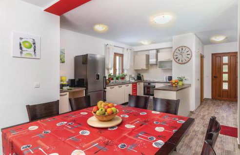 4 Bedroom Beautiful Home In Kunj - Photo 13