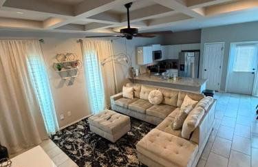 Gorgeous, Brand New 3 Bedrooms Home- Near Lackland AFB & SeaWorld - Foto 3