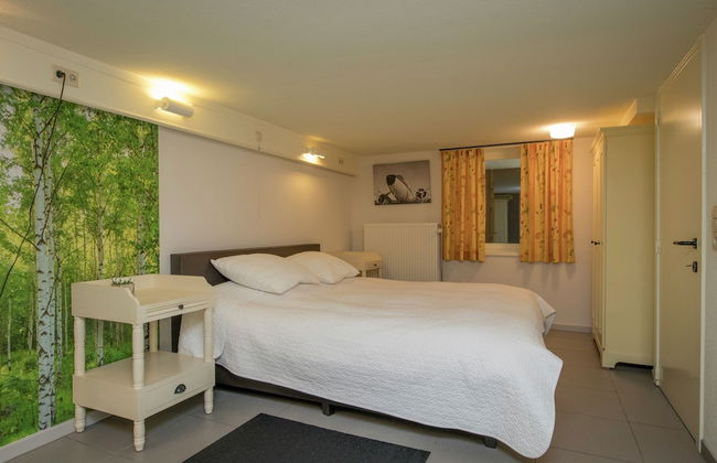 Rendeux Villa With Garden - Photo 4