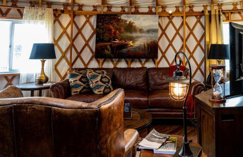 Otter Creek Luxury Yurt - Creekside Glamping with Private Hot Tub - Foto 13