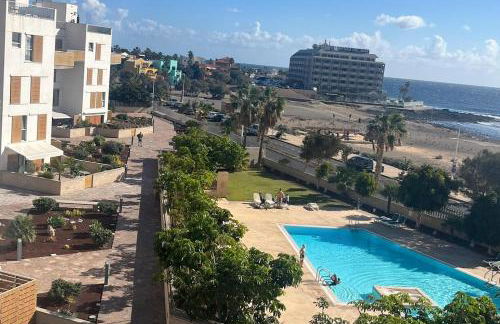 Stunning Chic Penthouse retreat in front of the beach - Foto 17