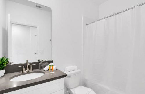 5BR Family Haven Near Disney with Private Pool - Foto 46