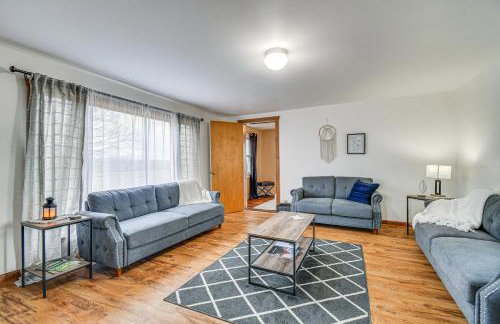 Cozy New York Farmhouse with Porch, Grill and Fire Pit - Foto 14