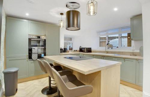 NEW! Luxurious Cottage in Durham by Stay With Us, Ideal for Large Groups & Families, Hot Tub, Sleeps 10! - Foto 11