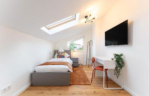 Neues Haus ,11 Betten, völlmöbliert mit Parkplätzen, Garage und Garten - Foto 1