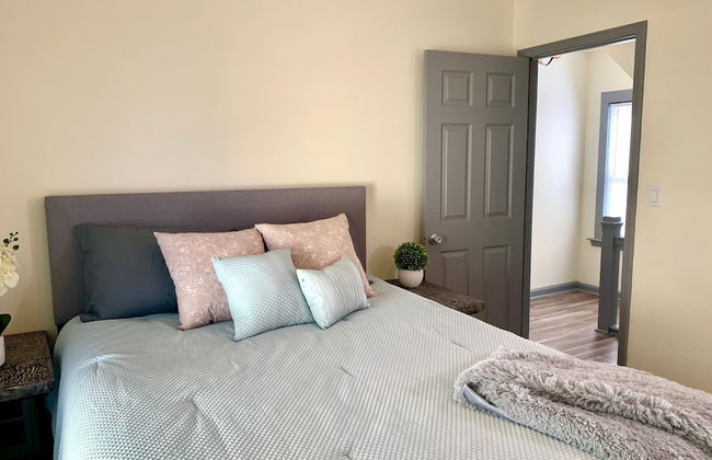 The Southside Villa - With Private Yard & Parking, Near Falls & Casino by Niagara Hospitality - Foto 12