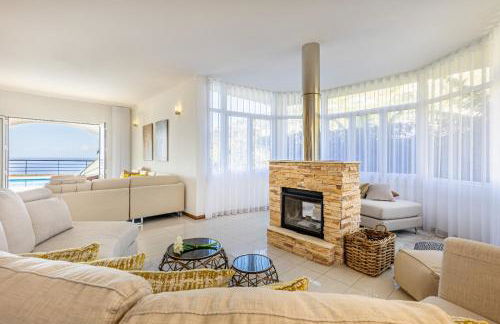 Luxury villa with private heated pool, garden and views of the sea and mountains. - Photo 56