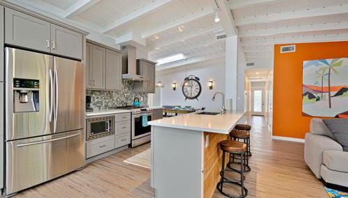 Shores Perfection - Spa, AC, Pet Friendly, Parking, Fire Pit & Massive Private Yard! - Foto 3