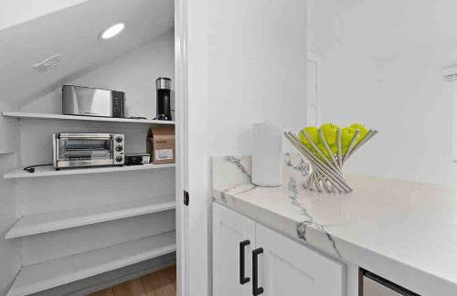 Brand New Ocean-View Beach Home Steps to the Sand! - Foto 16