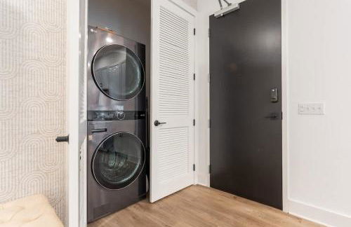 Here You Come Again by Stay Local Nashville - Foto 18